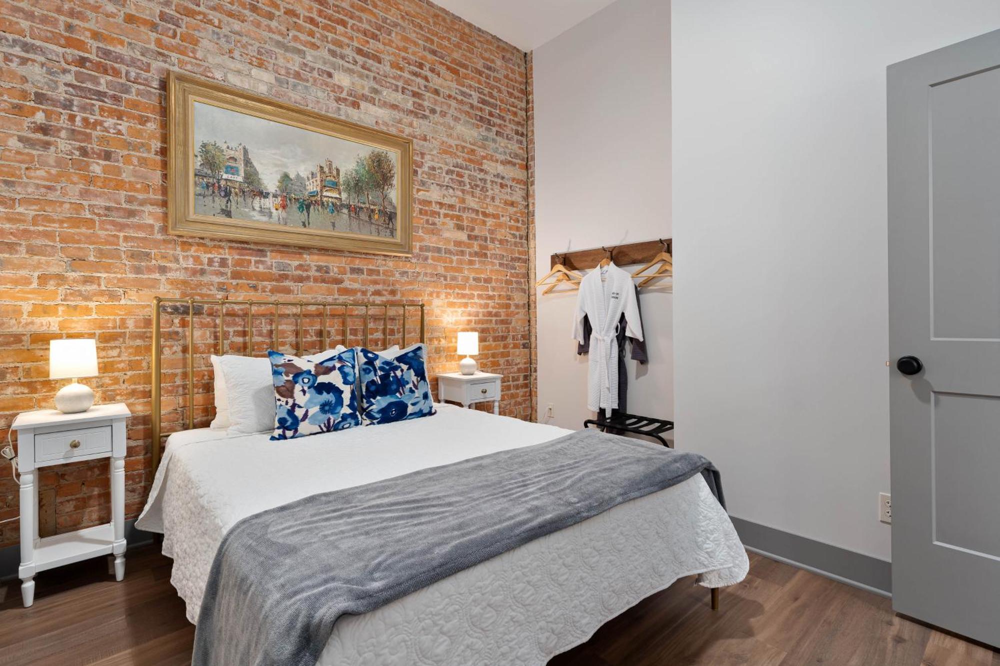 Spacious Luxury Apt In Historic Downtown - Oh Amish Country Millersburg Kültér fotó