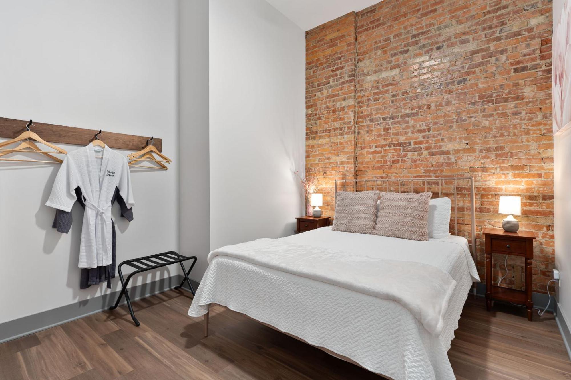 Spacious Luxury Apt In Historic Downtown - Oh Amish Country Millersburg Kültér fotó